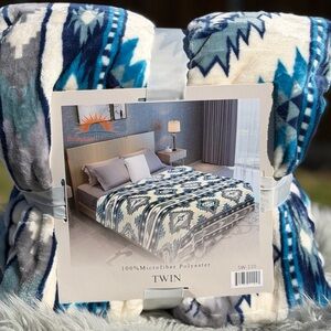 New Twin Size Super Soft flannel throw Blanket, aztec,southwest ,blue white